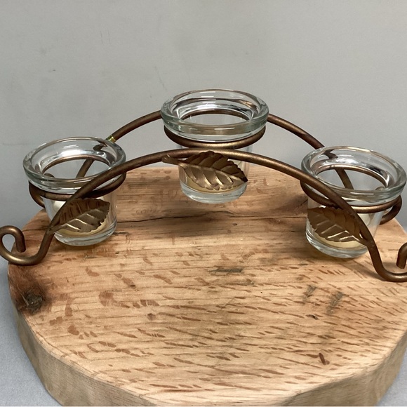 Solid Metal Crafted 3 Arch Votive Candle Holder - Floral Themed - Excellent - Picture 4 of 12